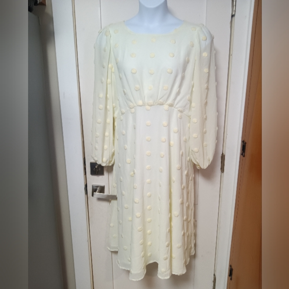 Eloquii Cream Ivory Raised Polka Dot Flowy Dress. 16/18 GUC With Small Defect